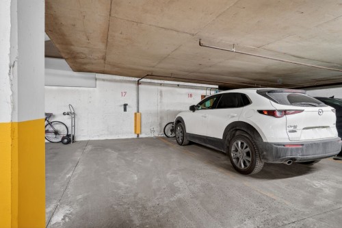 Garage - 105-777 Rue De La Noue, Montréal (Verdun/Île-Des-Soeurs), QC - Indoor Photo Showing Garage
