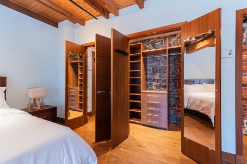 Closet - 49-157 Rue St-Paul O., Montréal (Ville-Marie), QC - Indoor Photo Showing Bedroom