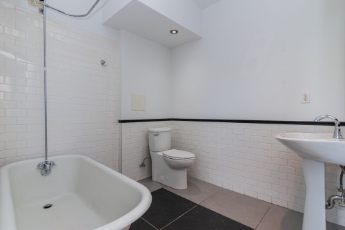 Salle de bains - 5272 Rue Ste-Marie, Montréal (Le Sud-Ouest), QC - Indoor Photo Showing Bathroom