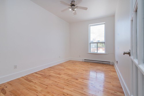 Chambre à coucher - 5272 Rue Ste-Marie, Montréal (Le Sud-Ouest), QC - Indoor Photo Showing Other Room