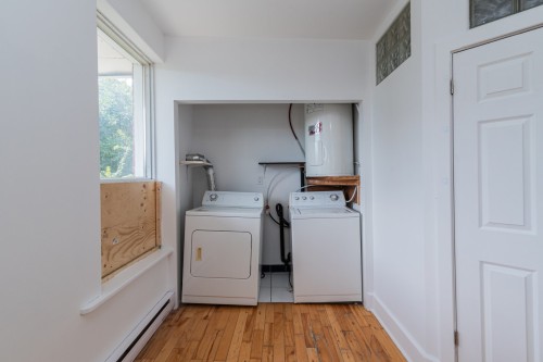 Salle de lavage - 5272 Rue Ste-Marie, Montréal (Le Sud-Ouest), QC - Indoor Photo Showing Laundry Room