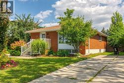 5 BURRWOOD Drive  Hamilton, ON L9C 3S9