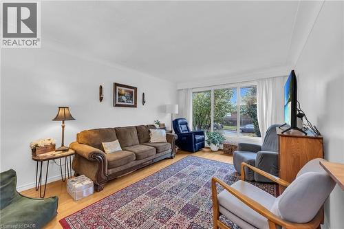 5 Burrwood Drive, Hamilton, ON - Indoor Photo Showing Living Room
