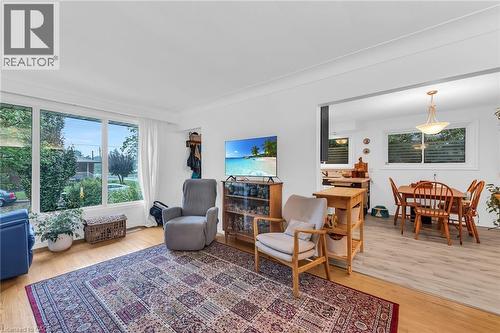 5 Burrwood Drive, Hamilton, ON - Indoor Photo Showing Living Room