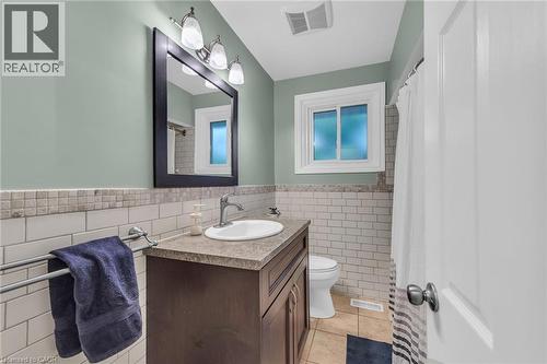 5 Burrwood Drive, Hamilton, ON - Indoor Photo Showing Bathroom