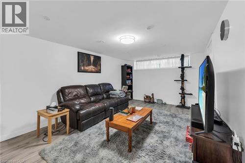 5 Burrwood Drive, Hamilton, ON - Indoor Photo Showing Living Room