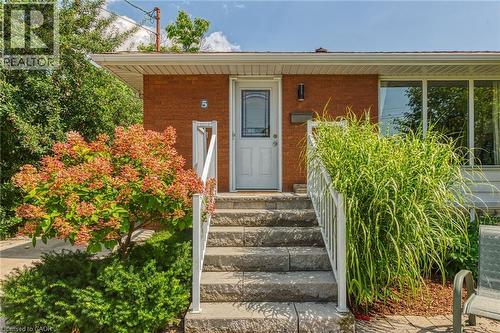 5 Burrwood Drive, Hamilton, ON - Outdoor