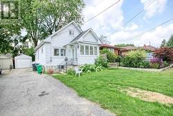 1038 EDGELEIGH AVENUE Mississauga, ON L5E 2G1