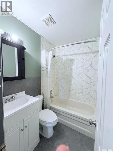 102 Bailey Drive, Yorkton, SK - Indoor Photo Showing Bathroom
