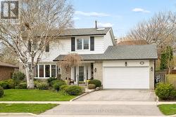 12 BURNHAMILL PLACE  Toronto, ON M9C 3S4