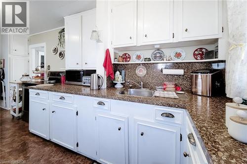 72 East 32Nd Street, Hamilton, ON - Indoor Photo Showing Kitchen