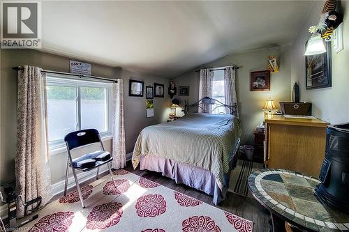 72 East 32Nd Street, Hamilton, ON - Indoor Photo Showing Bedroom