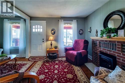 72 East 32Nd Street, Hamilton, ON - Indoor Photo Showing Living Room