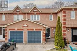 32 LANCASTER COURT Georgina, ON L4P 4A1