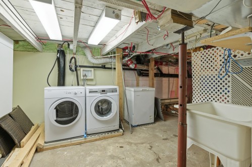 Salle de lavage - 4395 Rue De La Capricieuse, Sainte-Adèle, QC - Indoor Photo Showing Laundry Room