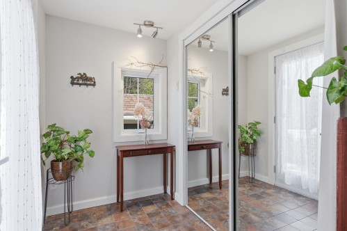 Hall d'entrée/Vestibule - 4395 Rue De La Capricieuse, Sainte-Adèle, QC - Indoor Photo Showing Other Room