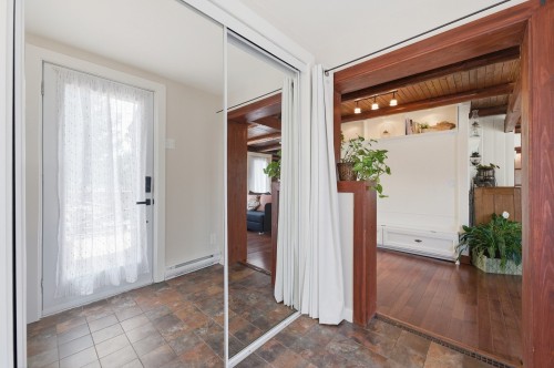 Hall d'entrée/Vestibule - 4395 Rue De La Capricieuse, Sainte-Adèle, QC - Indoor Photo Showing Other Room