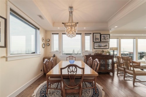 201-9949 Third St, Sidney, BC - Indoor Photo Showing Dining Room