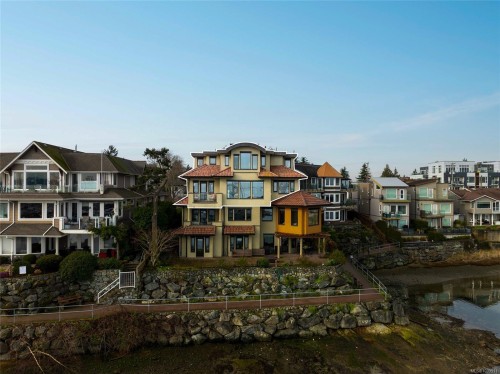 201-9949 Third St, Sidney, BC - Outdoor With Facade