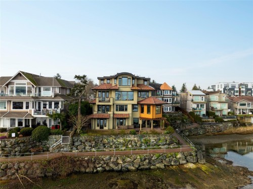 201-9949 Third St, Sidney, BC - Outdoor With Facade