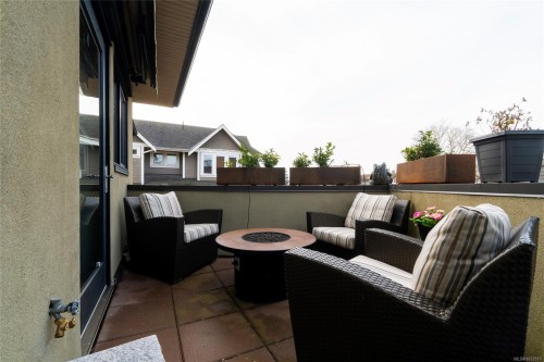 201-9949 Third St, Sidney, BC - Outdoor With Exterior