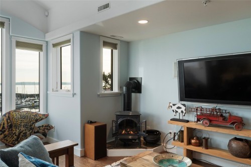 201-9949 Third St, Sidney, BC - Indoor Photo Showing Living Room