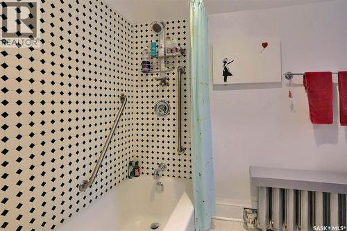 2834 Rae Street, Regina, SK - Indoor Photo Showing Bathroom