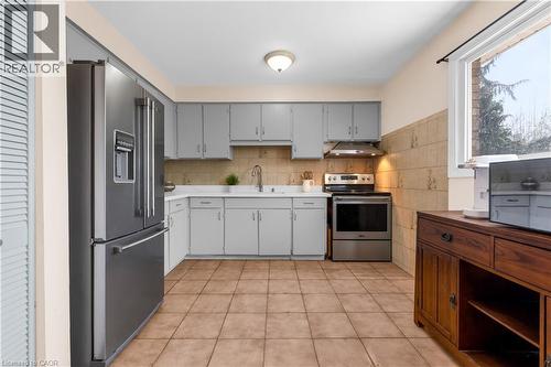 102 Berkindale Drive, Hamilton, ON - Indoor Photo Showing Kitchen