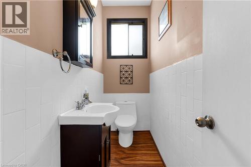 102 Berkindale Drive, Hamilton, ON - Indoor Photo Showing Bathroom