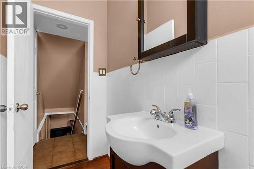 102 Berkindale Drive, Hamilton, ON - Indoor Photo Showing Bathroom