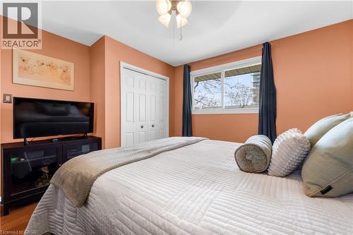 102 Berkindale Drive, Hamilton, ON - Indoor Photo Showing Bedroom