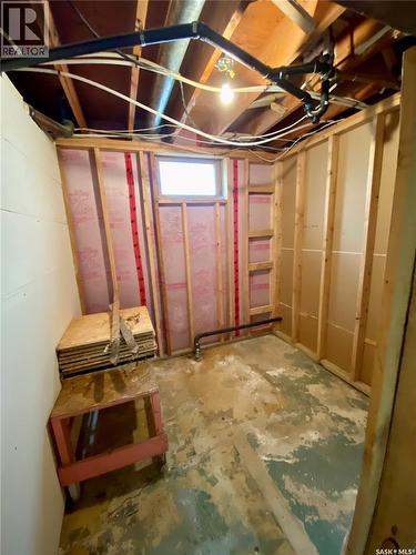 320 2 Street E, Carnduff, SK - Indoor Photo Showing Basement