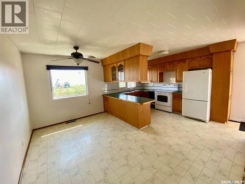 320 2 Street E, Carnduff, SK - Indoor Photo Showing Kitchen