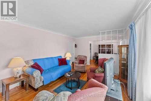 2075 Neepawa Avenue, Ottawa, ON - Indoor Photo Showing Living Room