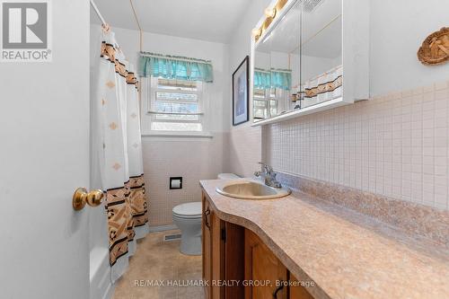 2075 Neepawa Avenue, Ottawa, ON - Indoor Photo Showing Bathroom