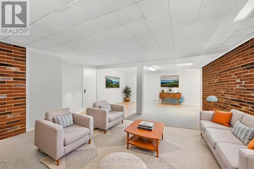 2075 Neepawa Avenue, Ottawa, ON - Indoor Photo Showing Living Room