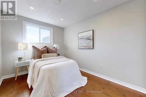 113 Kingswood Drive N, Brampton, ON - Indoor Photo Showing Bedroom