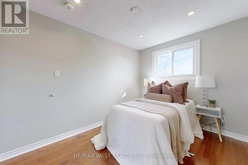 113 Kingswood Drive N, Brampton, ON - Indoor Photo Showing Bedroom