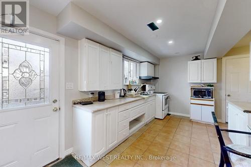 113 Kingswood Drive N, Brampton, ON - Indoor Photo Showing Kitchen