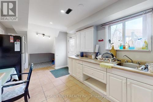 113 Kingswood Drive N, Brampton, ON - Indoor Photo Showing Kitchen