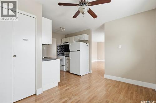 94 Lloyd Crescent, Regina, SK - Indoor Photo Showing Kitchen