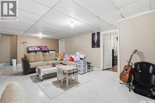 94 Lloyd Crescent, Regina, SK - Indoor