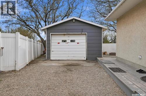 94 Lloyd Crescent, Regina, SK - Outdoor With Exterior