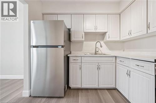 24 Midland Drive Unit# 604, Kitchener, ON - Indoor Photo Showing Kitchen