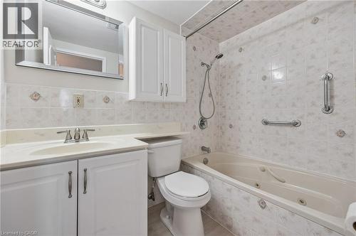 24 Midland Drive Unit# 604, Kitchener, ON - Indoor Photo Showing Bathroom