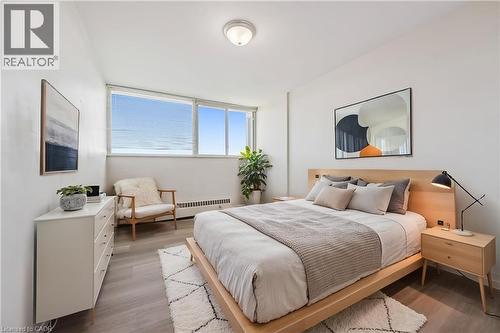 24 Midland Drive Unit# 604, Kitchener, ON - Indoor Photo Showing Bedroom
