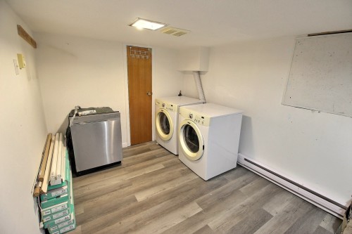 Salle d'eau - 232  - 234 4E Avenue E., Amos, QC - Indoor Photo Showing Laundry Room