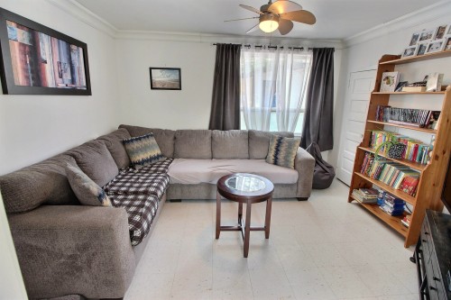 Salon - 232  - 234 4E Avenue E., Amos, QC - Indoor Photo Showing Living Room