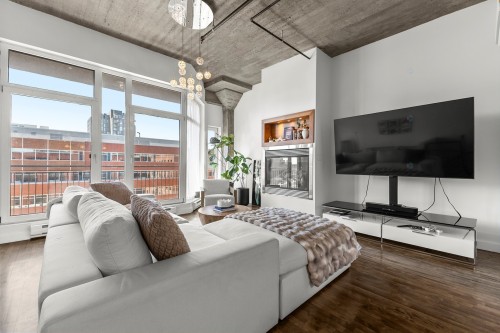 Salon - 508-608-20 Rue Des Soeurs-Grises, Montréal (Ville-Marie), QC - Indoor Photo Showing Living Room