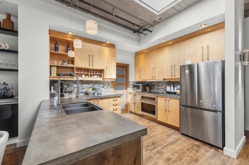 Cuisine - 508-608-20 Rue Des Soeurs-Grises, Montréal (Ville-Marie), QC - Indoor Photo Showing Kitchen With Double Sink